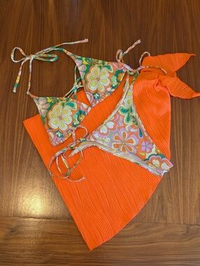 Retro Floral Bikini Set S + Orange Sarong – 70s Vibe Tie String Cheeky Swimwear